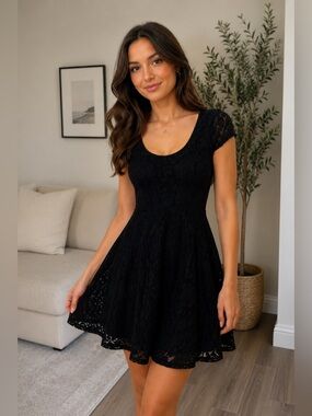Diva Apparel Black Lace Skater Dress Womens L Fit Flare Short Sleeve LBD